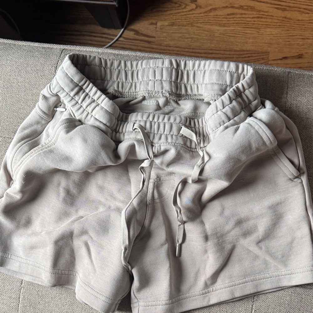 Men’s Hollister Light Taupe Drawstring Athletic Shorts XS